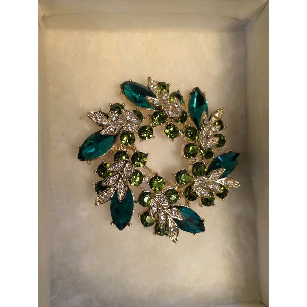 Green Rhinestone Wreath Brooch Gold Tone Leaf Floral Crystal Pin Sparkly Holiday